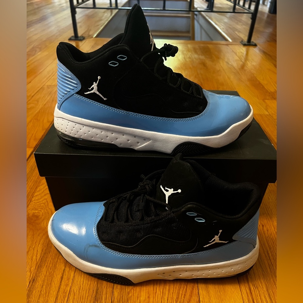 Jordan Max Aura 2 Blue/Black Mens Sz 10 Pre-Owned